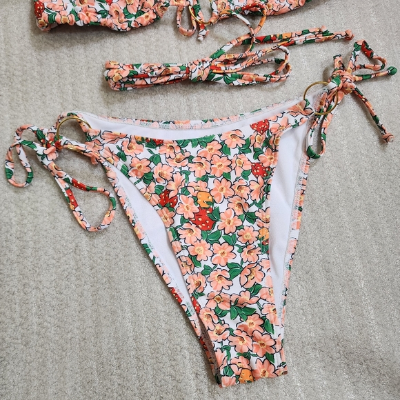 NWOT Triangle O Ring Wrap String Bikini Swimsuit Strawberry Floral Print Medium - Picture 4 of 13